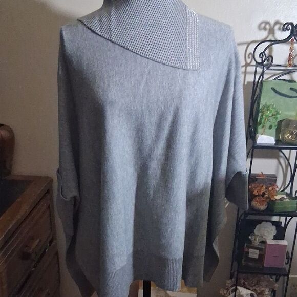 NWT Chico's Gray Asymmetrical Women's Split Neck Rhinestone Poncho Sweater S/M - Picture 1 of 12